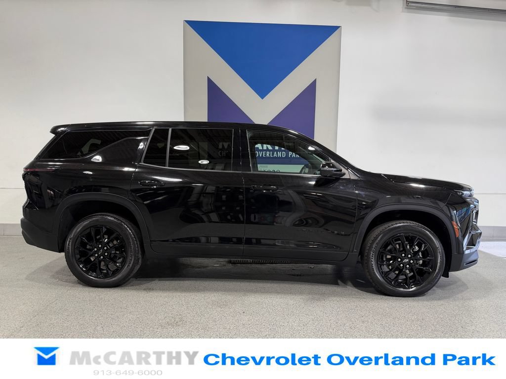 Used 2024 Chevrolet Traverse LS w/ Midnight/Sport Edition FWD image 4