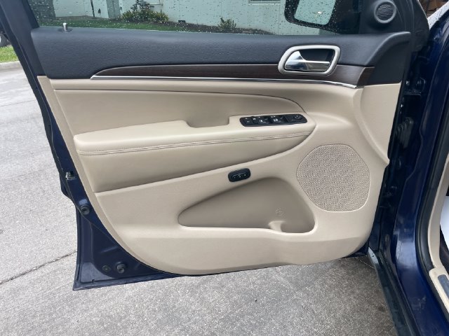 Used 2017 Jeep Grand Cherokee Limited AWD/4WD image 11