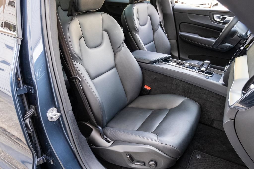 Used 2024 Volvo XC60 B5 Core w/ Climate Package AWD/4WD image 26
