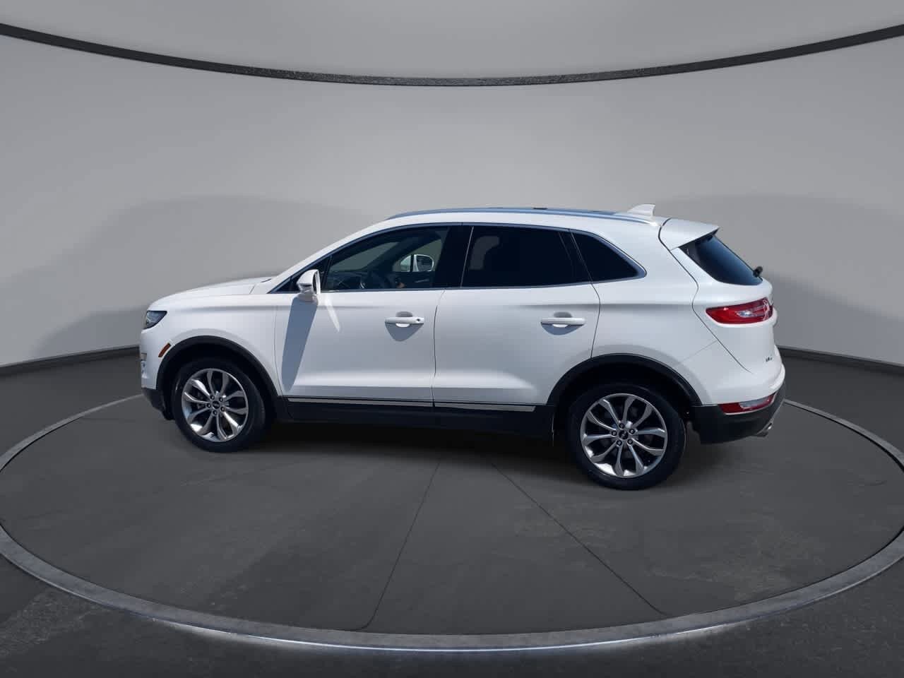 Used 2019 Lincoln MKC Select w/ Select Plus Package AWD/4WD image 7