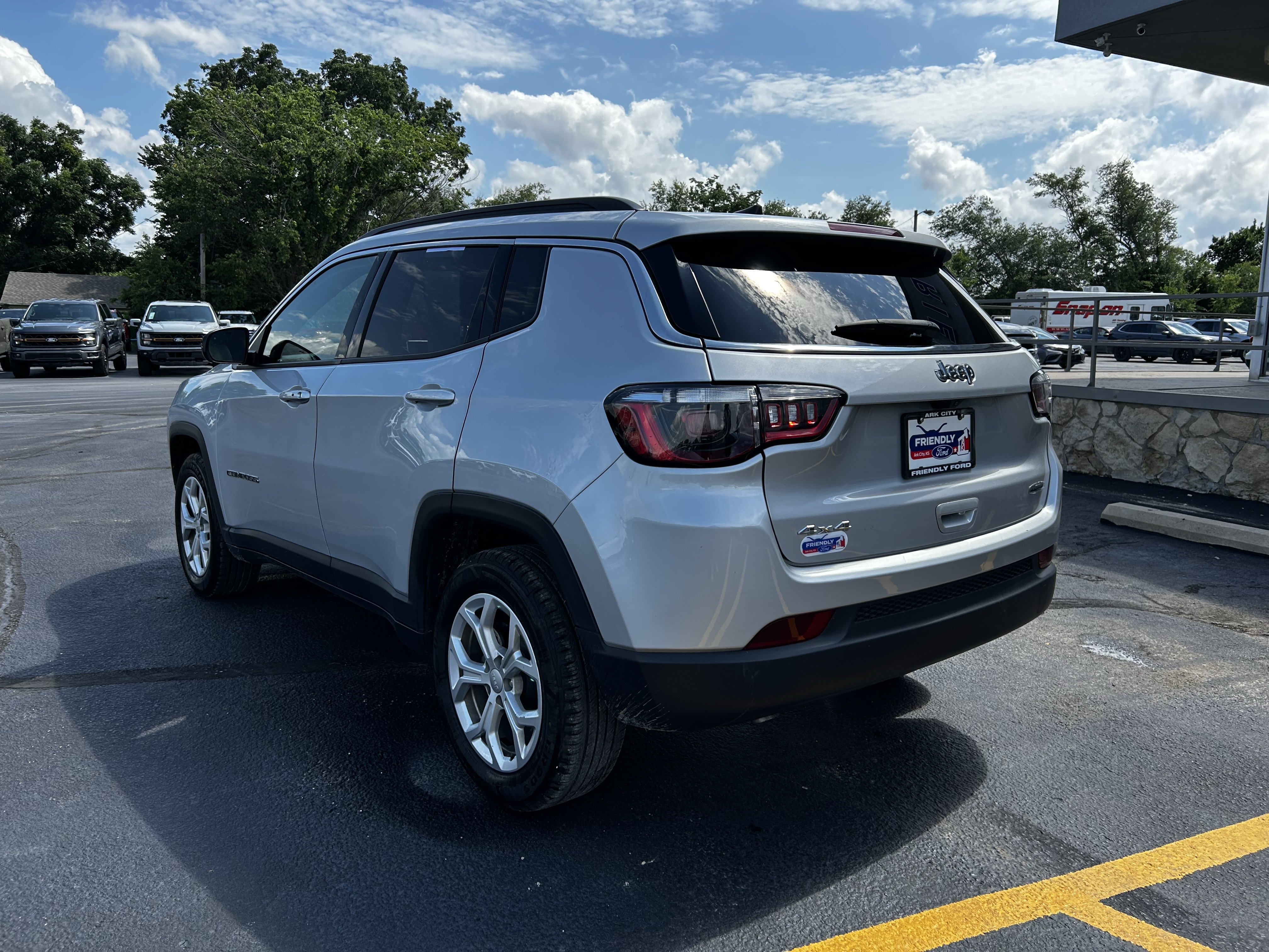 Used 2024 Jeep Compass Latitude AWD/4WD image 6