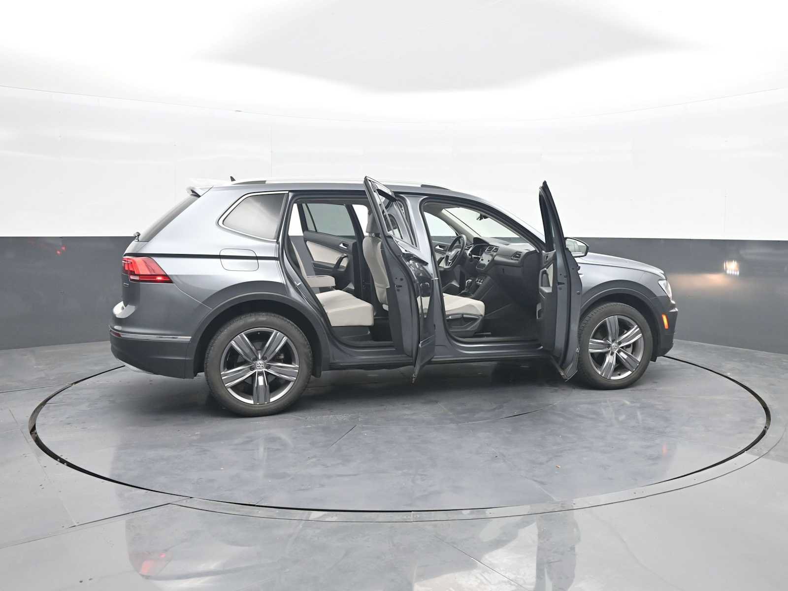 Used 2021 Volkswagen Tiguan SEL AWD/4WD image 47