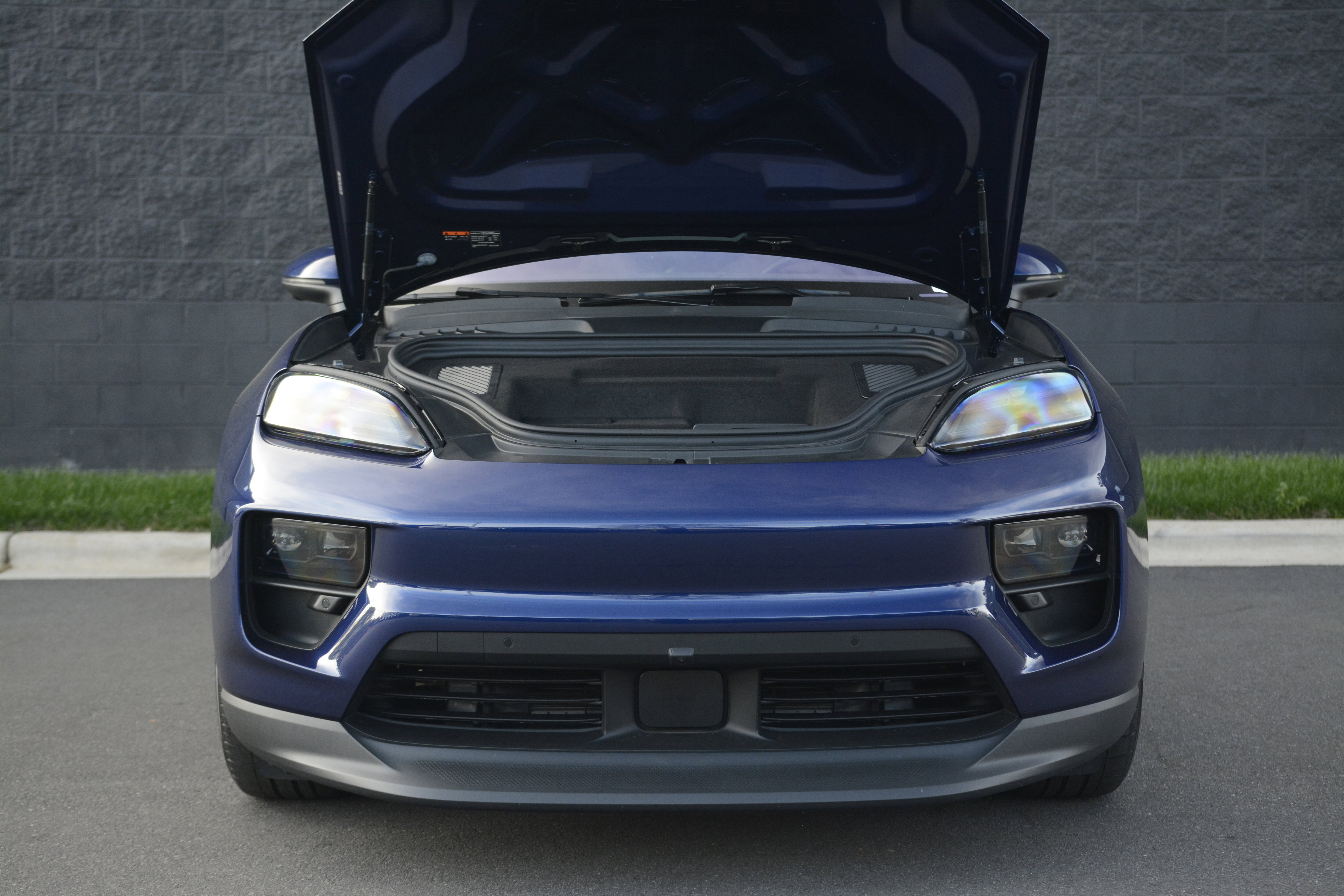 Certified 2025 Porsche Macan 4S Electric image 41