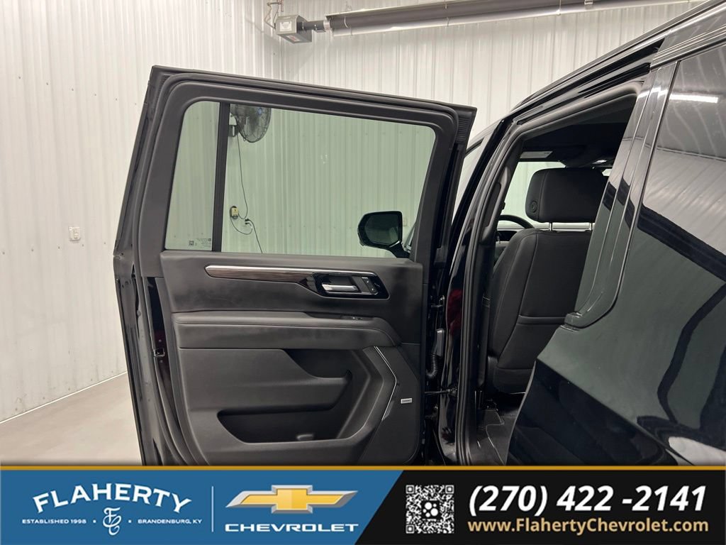 Used 2025 Chevrolet Suburban Z71 w/ Comfort Package AWD/4WD image 10