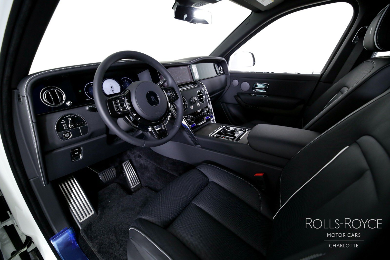 Certified 2025 Rolls-Royce Cullinan AWD/4WD image 4