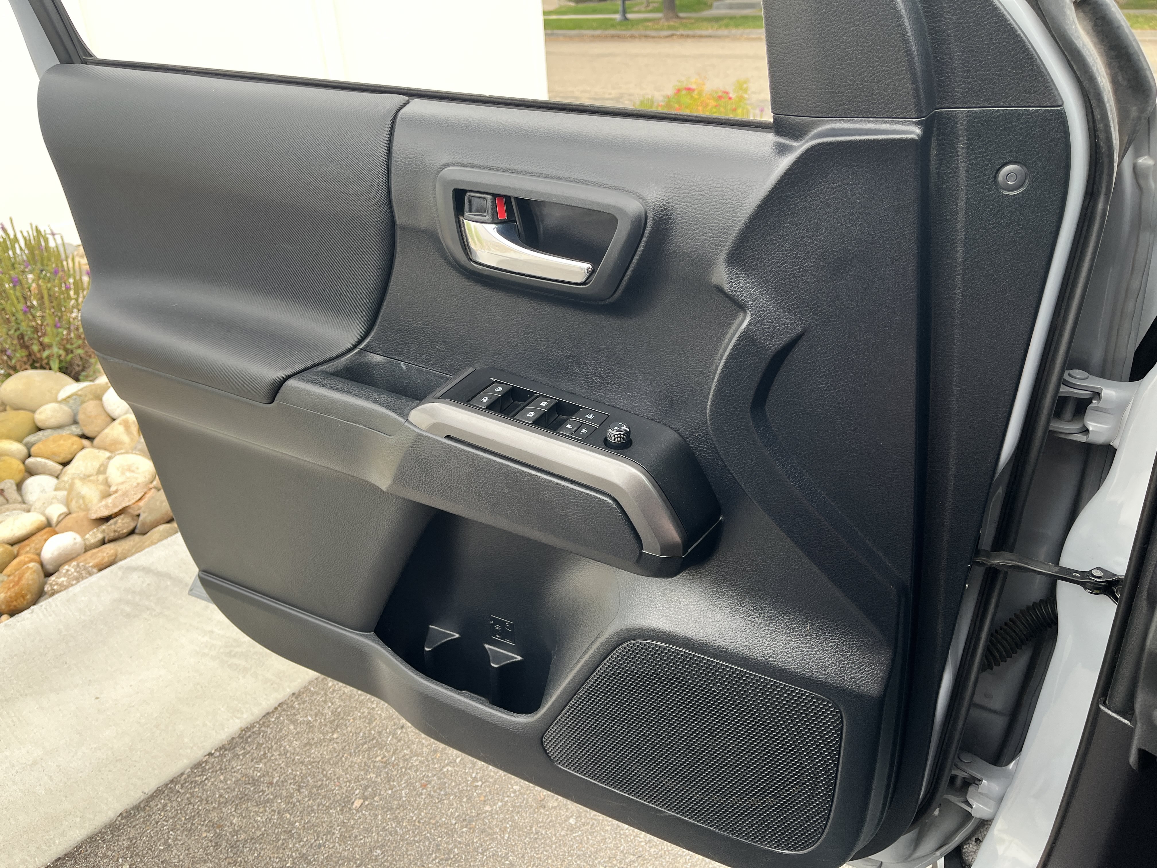 Used 2019 Toyota Tacoma TRD Off-Road AWD/4WD image 16