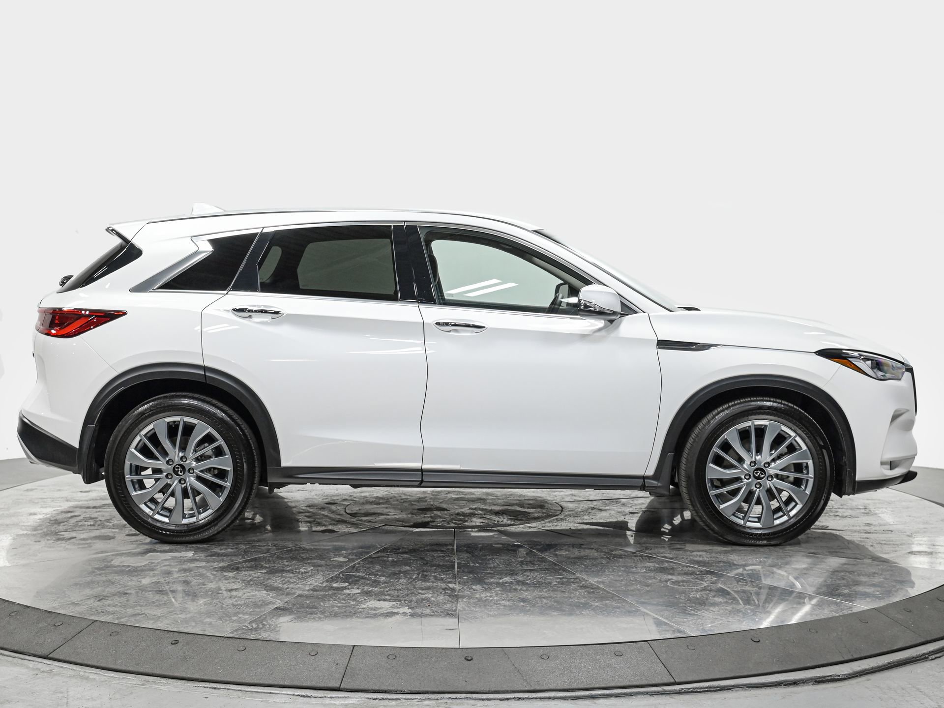 Used 2025 INFINITI QX50 Pure image 8