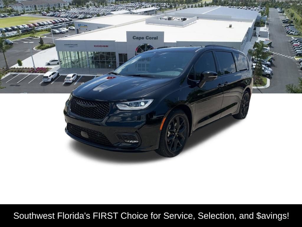 Used 2024 Chrysler Pacifica Touring-L w/ S Appearance Package FWD image 2