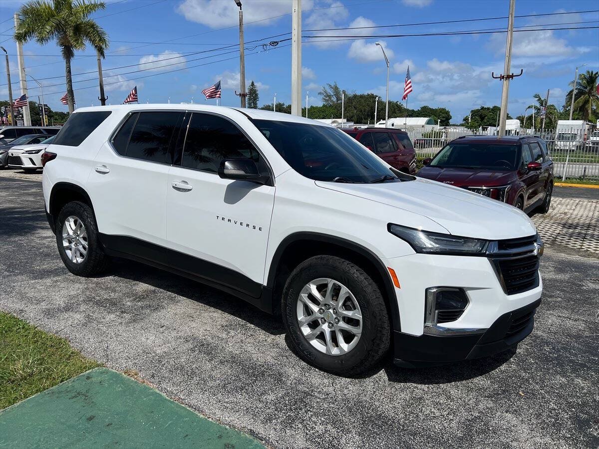 Used 2023 Chevrolet Traverse LS FWD image 4