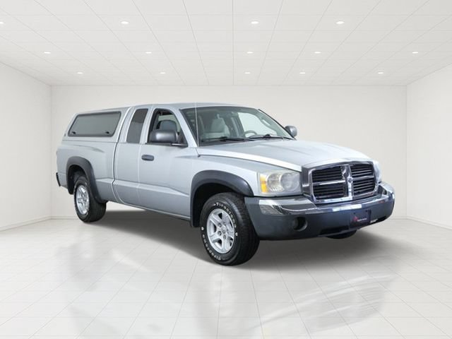Used 2005 Dodge Dakota SLT