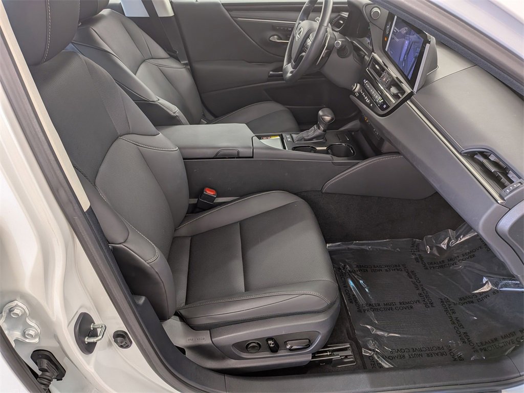 Certified 2024 Lexus ES 300h w/ Premium Package image 37