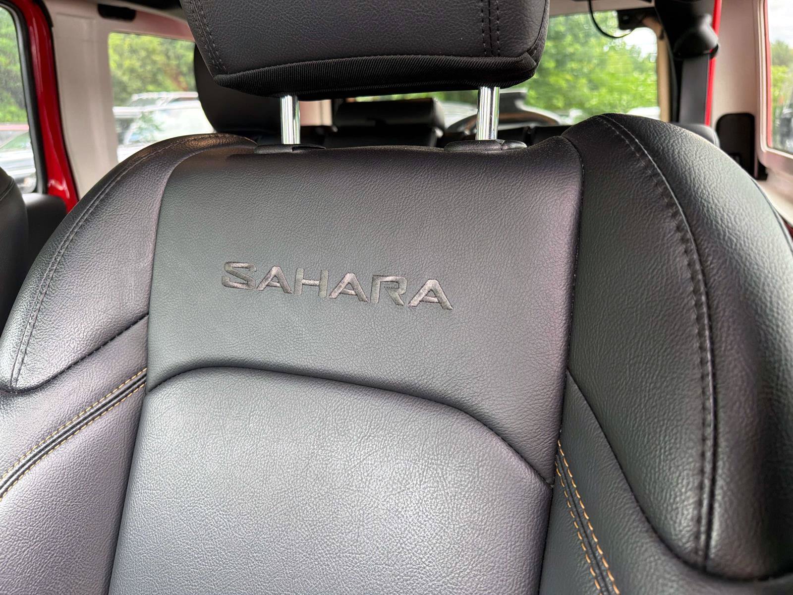 Used 2024 Jeep Wrangler Unlimited Sahara w/ Technology Group AWD/4WD image 17
