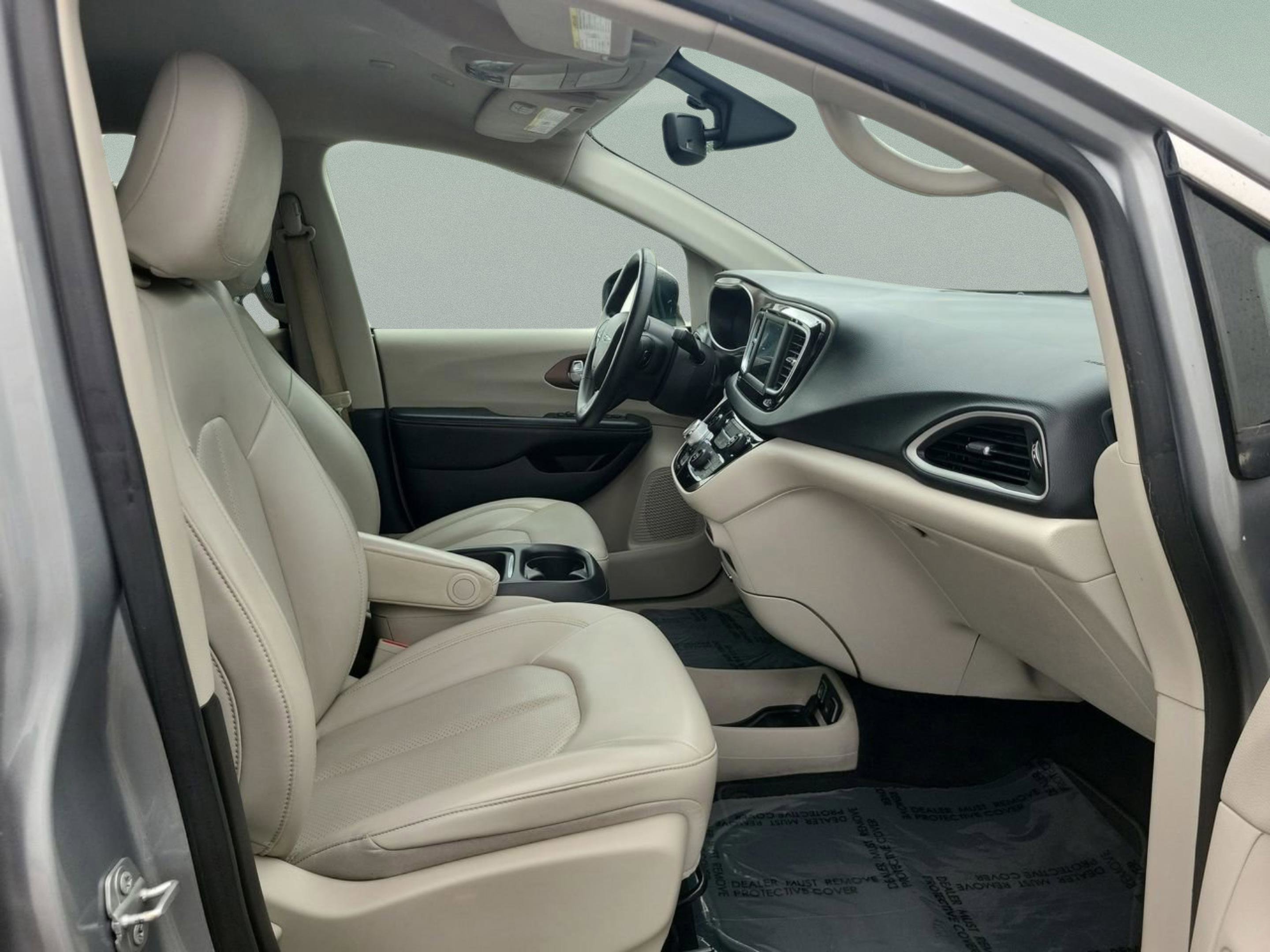 Used 2021 Chrysler Voyager Lxi image 11