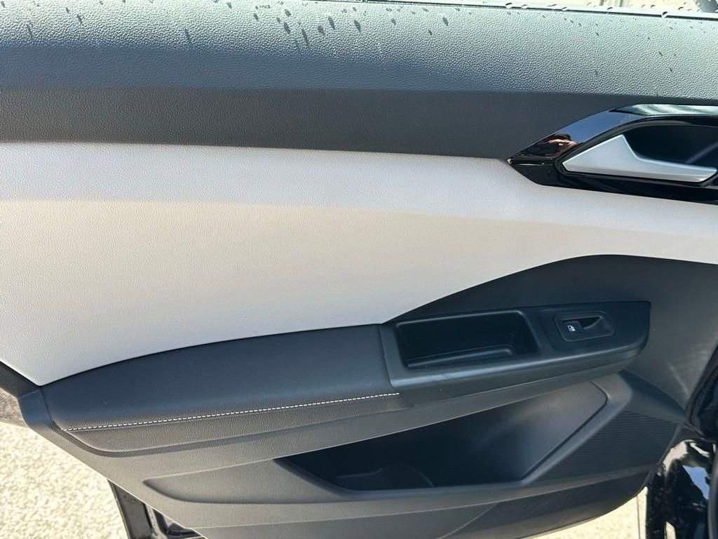 New 2026 Volkswagen Taos S image 21