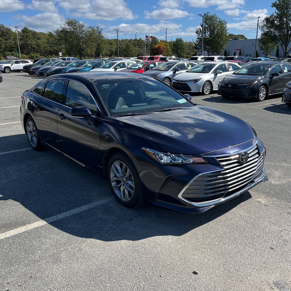 Used 2022 Toyota Avalon XLE image 2