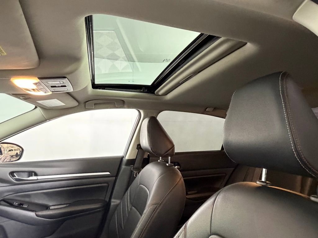 Used 2024 Nissan Altima 2.5 SR w/ SR Premium Package image 24