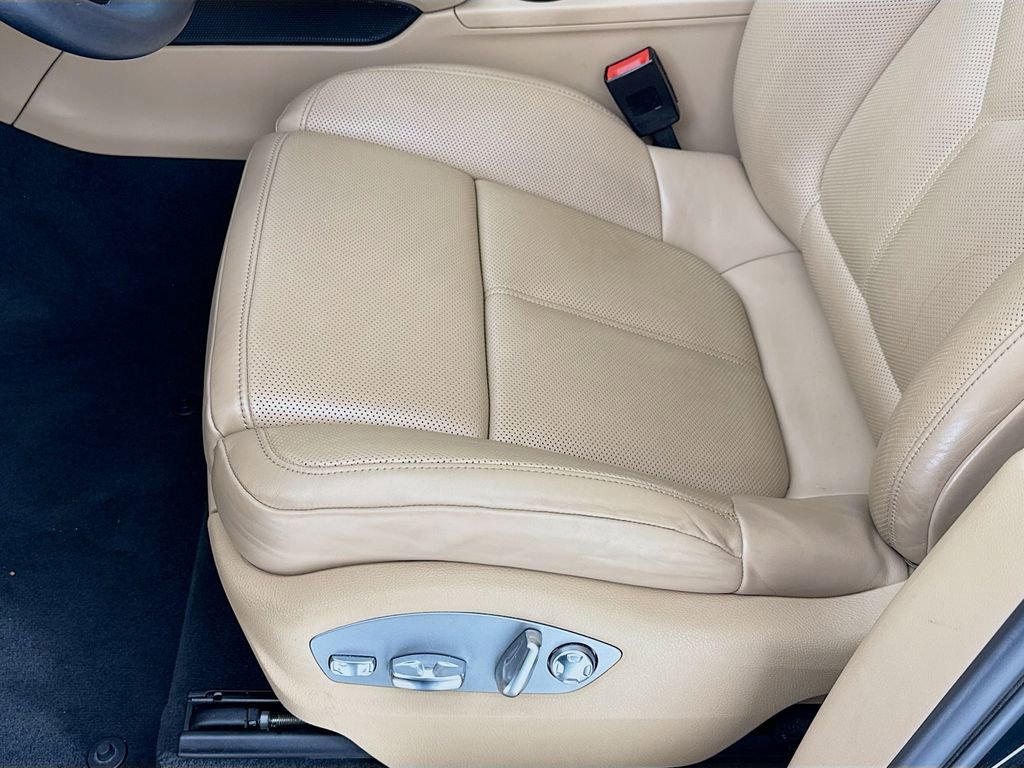 Certified 2023 Porsche Macan Turbo image 12