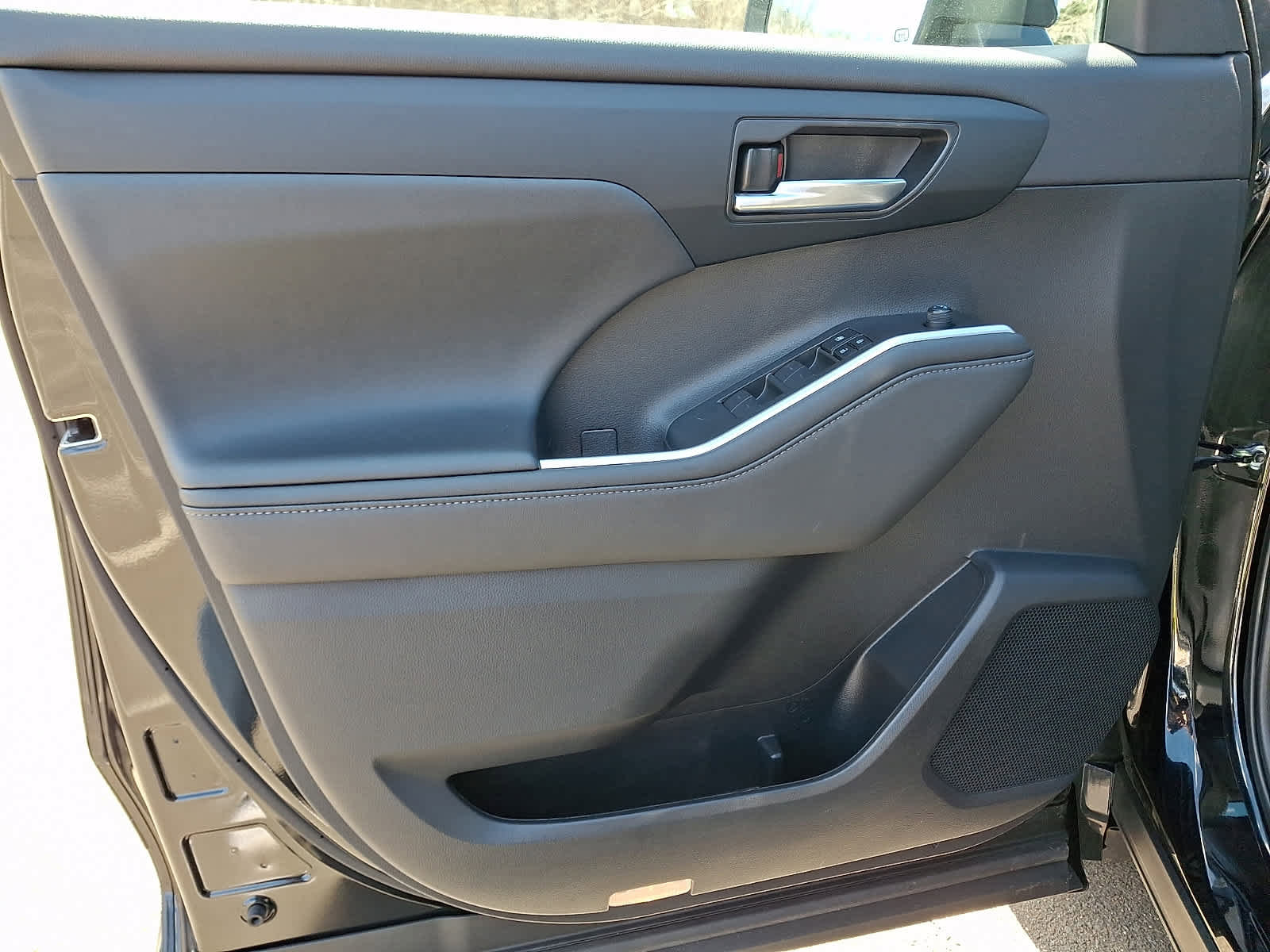 Used 2023 Toyota Highlander XLE image 14