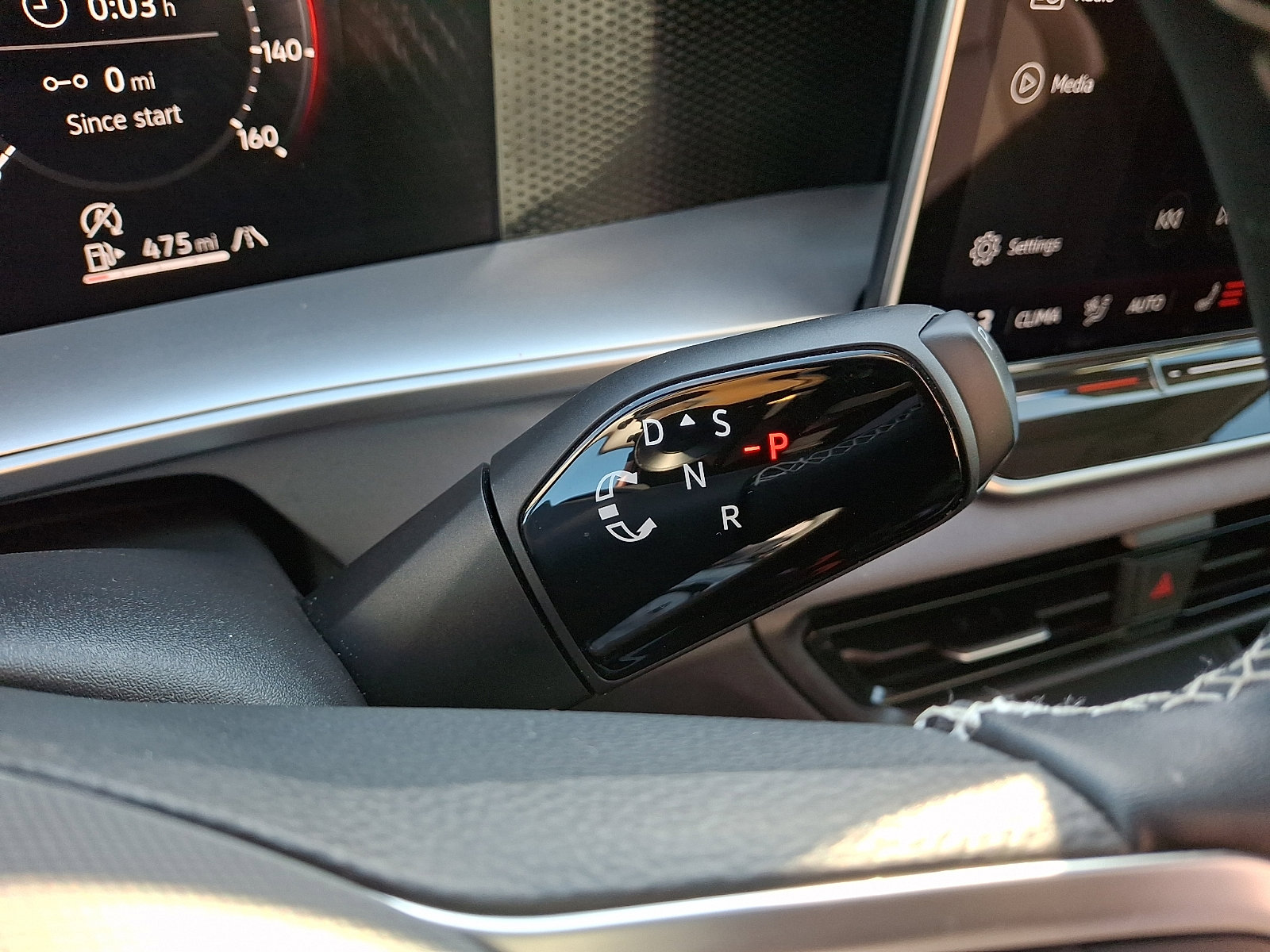 Certified 2025 Volkswagen Tiguan SE image 15