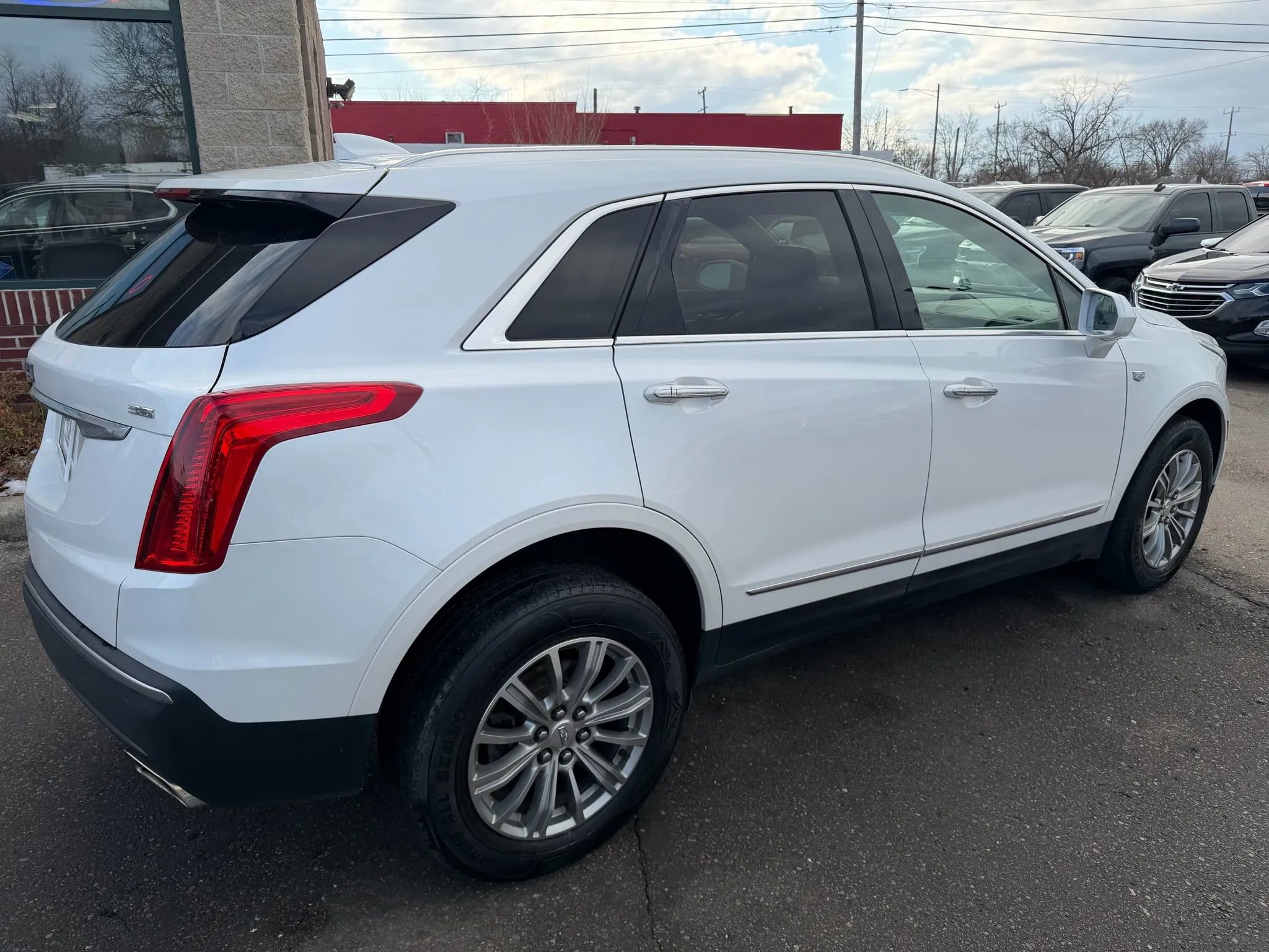 Used 2017 Cadillac XT5 Luxury w/ Driver Awareness Package image 5