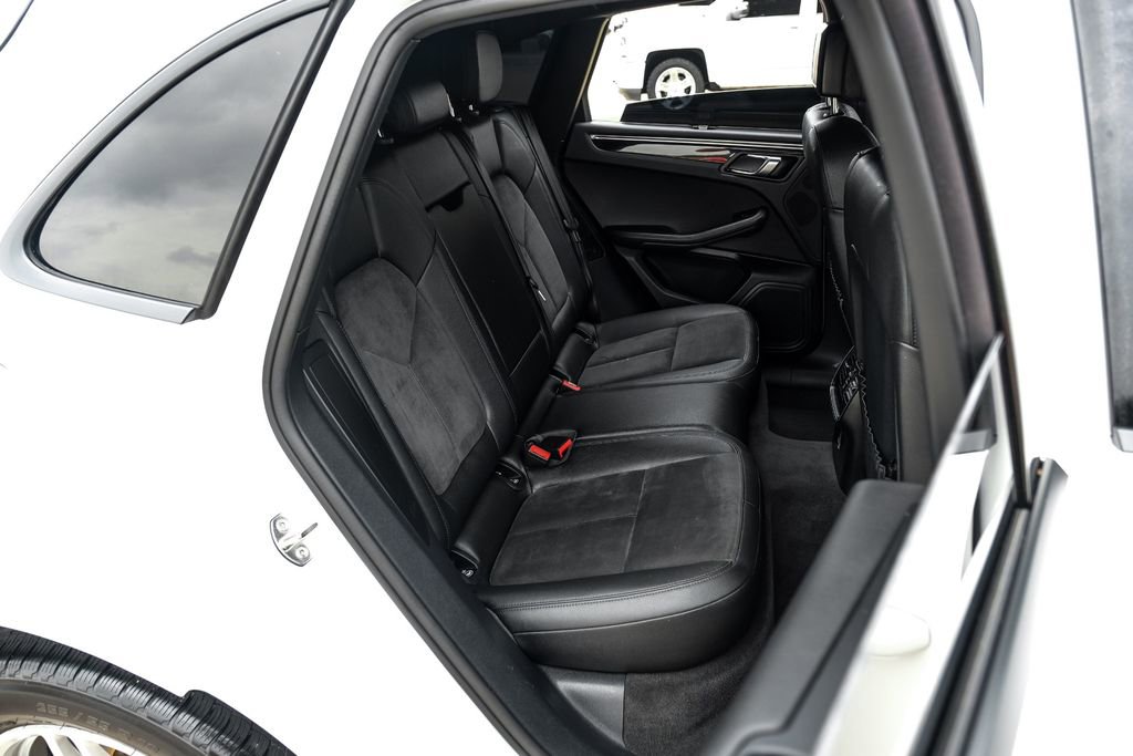 Used 2018 Porsche Macan AWD/4WD image 41