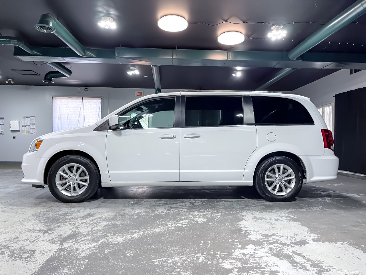Used 2019 Dodge Grand Caravan SXT image 5