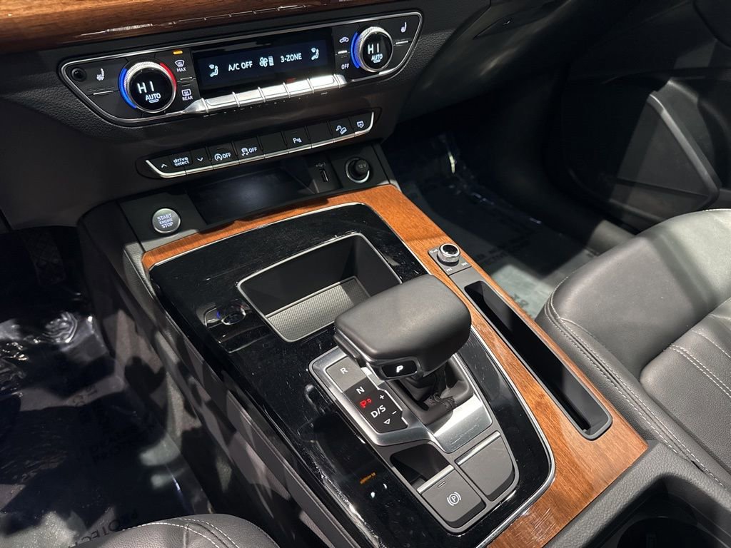 Used 2023 Audi Q5 2.0T Premium w/ Convenience Package image 16