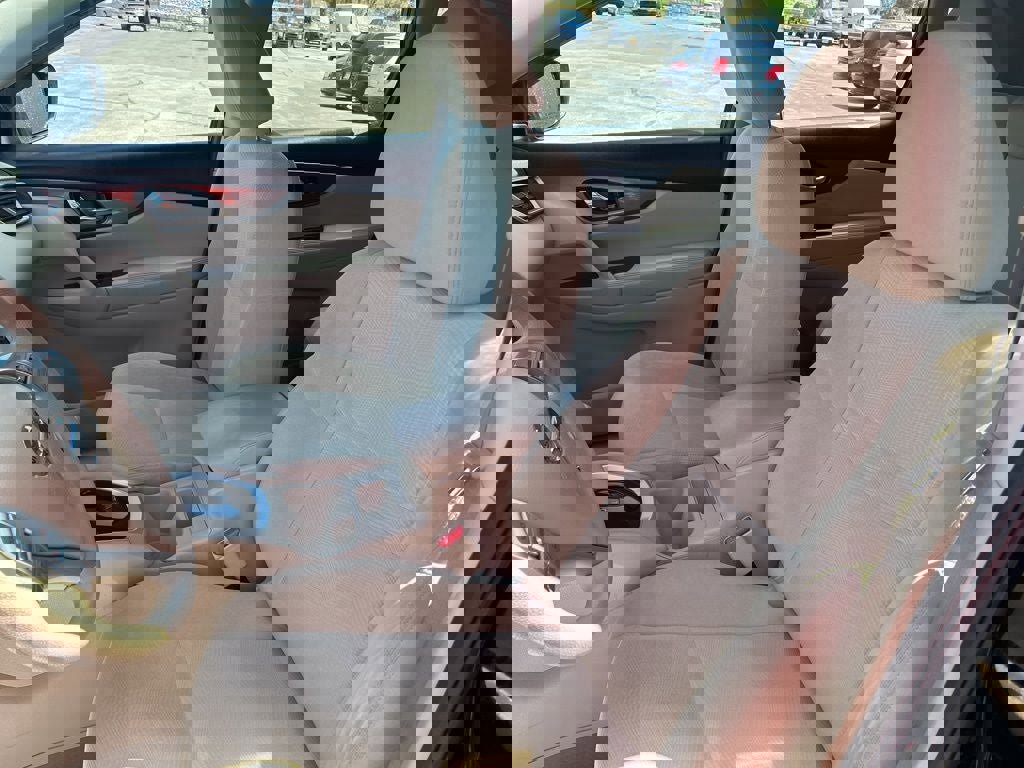 Used 2015 Nissan Rogue S image 10