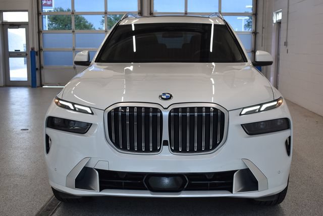 Used 2024 BMW X7 xDrive40i AWD/4WD image 3