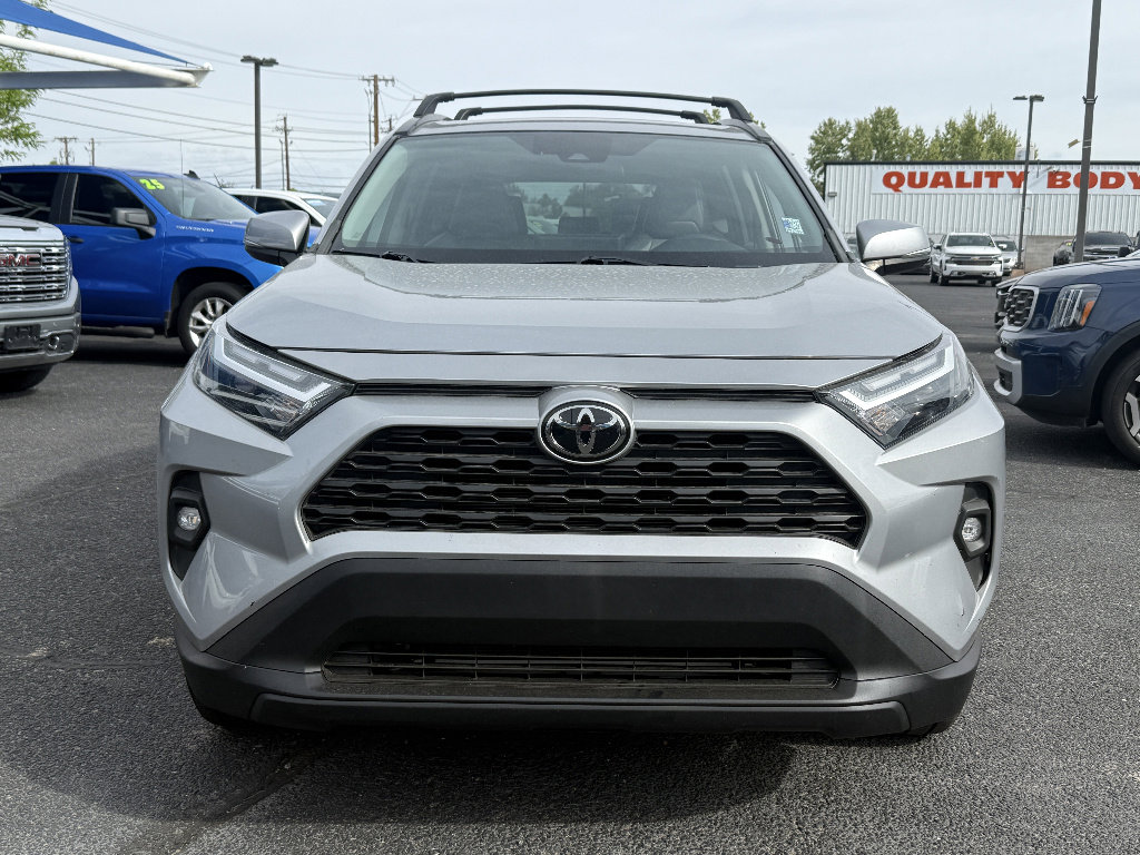 Used 2023 Toyota RAV4 XLE Premium FWD image 3