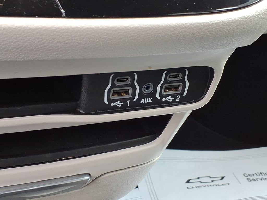 Used 2024 Chrysler Pacifica Touring-L image 19