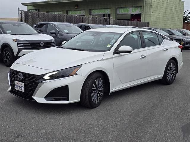 Used 2023 Nissan Altima 2.5 SV FWD image 3