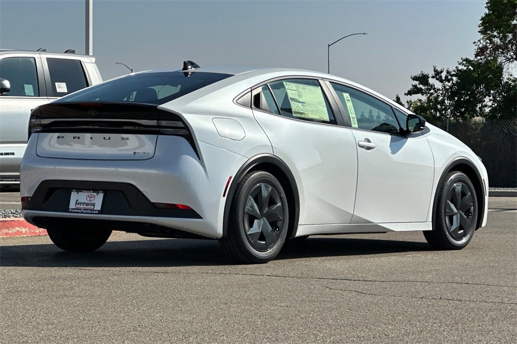 New 2026 Toyota Prius Plug-In Hybrid image 4