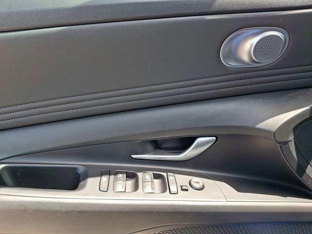 Used 2023 Hyundai Elantra Limited FWD image 12