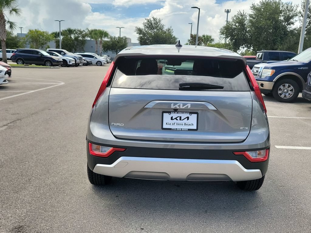 Certified 2025 Kia Niro LX FWD image 5