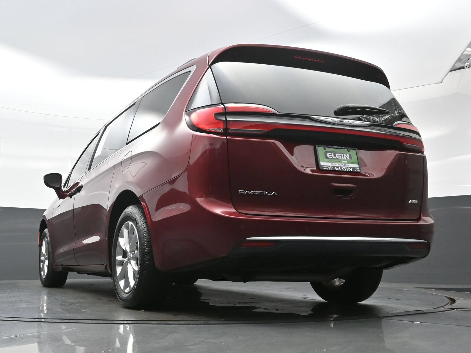 Used 2022 Chrysler Pacifica Touring-L AWD/4WD image 31