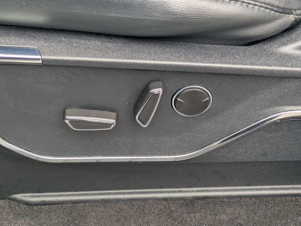 Used 2022 Ford F150 Lariat w/ Equipment Group 502A High image 21