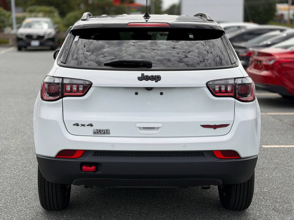 Used 2024 Jeep Compass Trailhawk AWD/4WD image 4