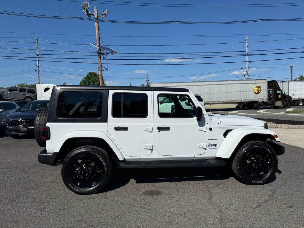 Used 2022 Jeep Wrangler Unlimited Sahara w/ Cold Weather Group AWD/4WD image 8