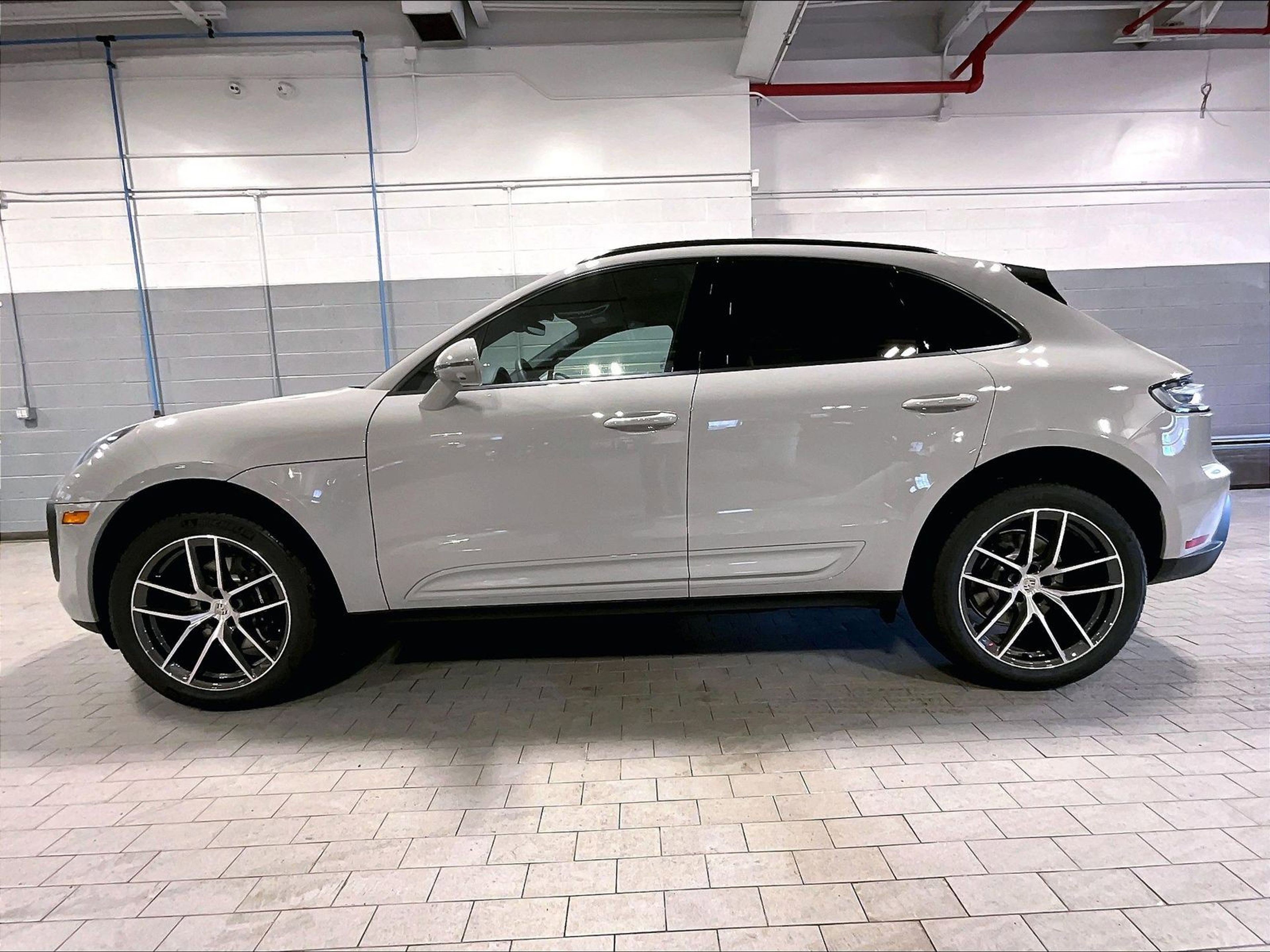 New 2026 Porsche Macan image 2