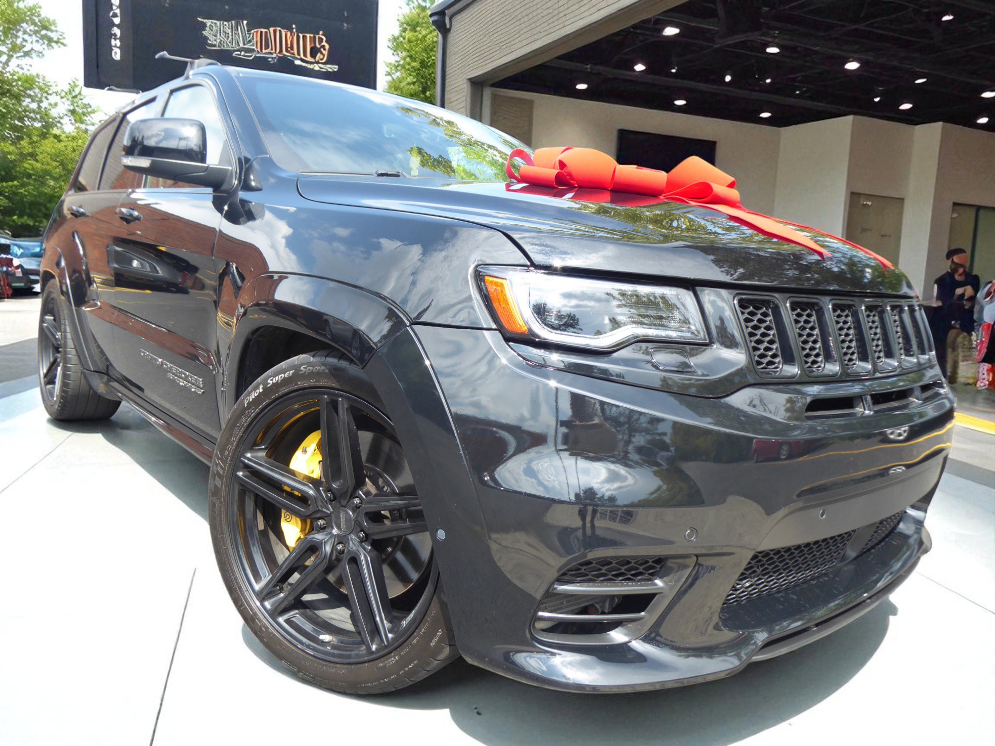 Used 2018 Jeep Grand Cherokee Trackhawk image 1