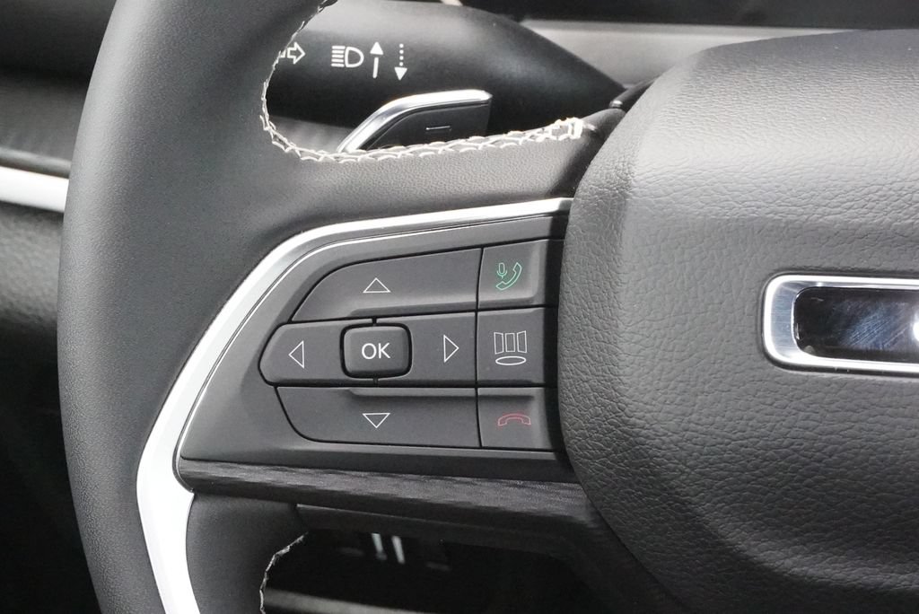 Used 2025 Jeep Grand Cherokee Laredo AWD/4WD image 22