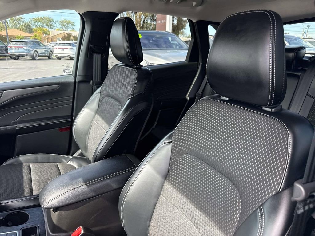 Used 2025 Ford Escape SE image 23