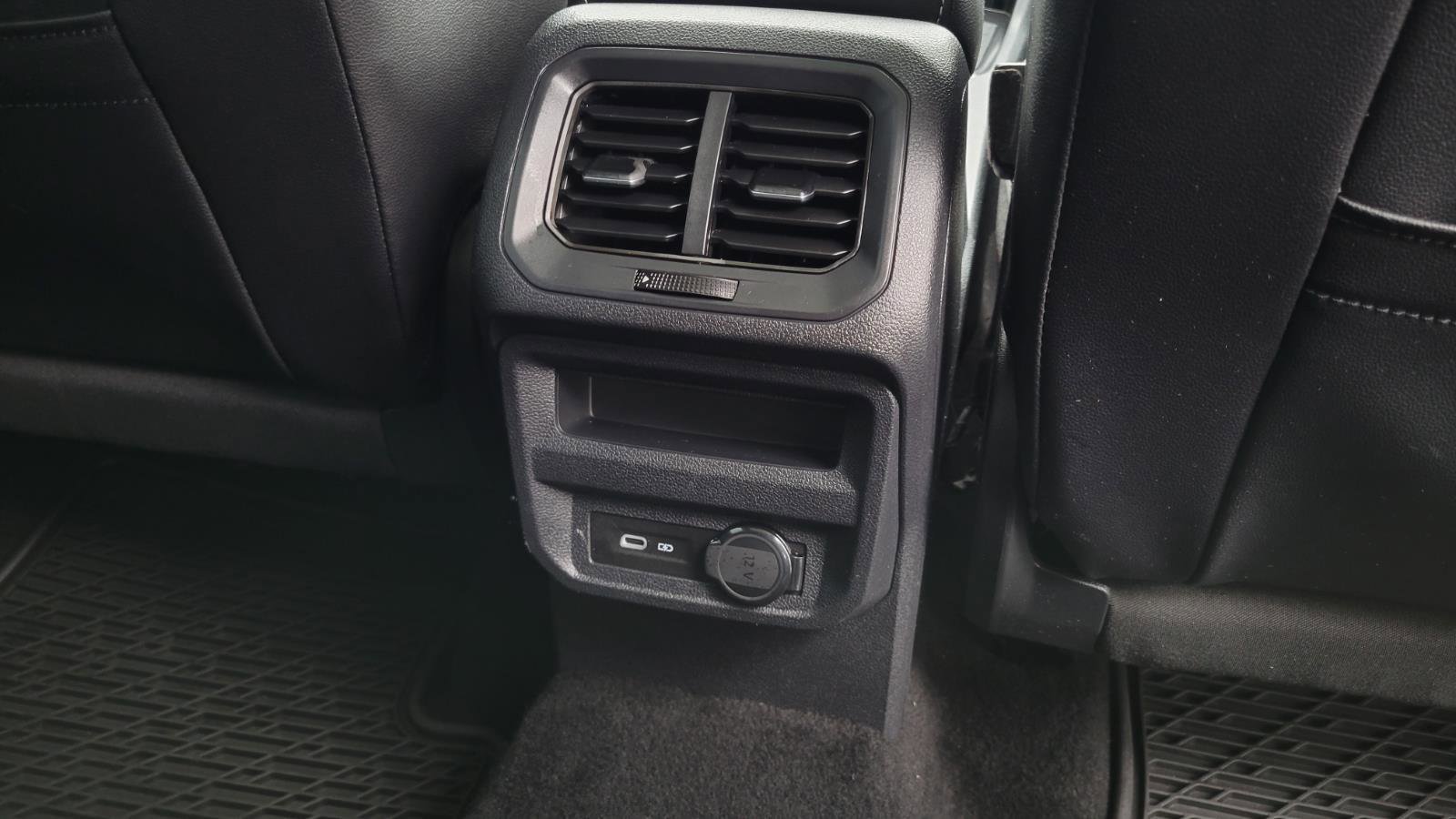 Used 2022 Volkswagen Tiguan SE w/ Panoramic Sunroof Package image 42