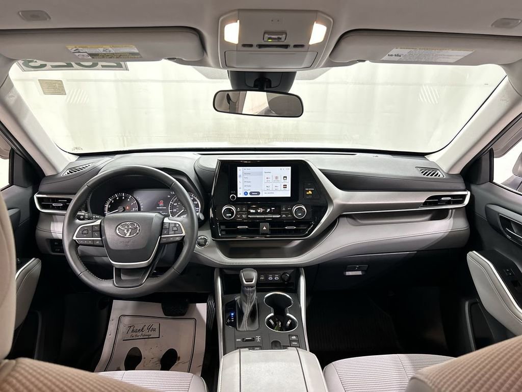 Used 2023 Toyota Highlander LE AWD/4WD image 18