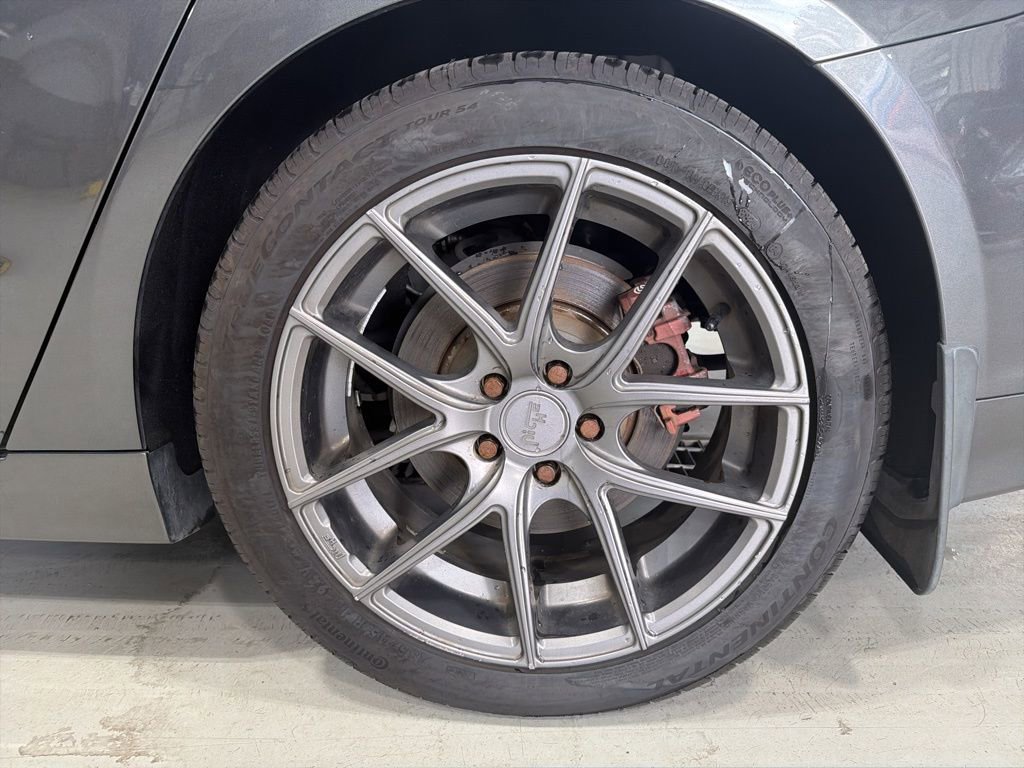 Used 2017 Ford Fusion Energi Titanium image 4