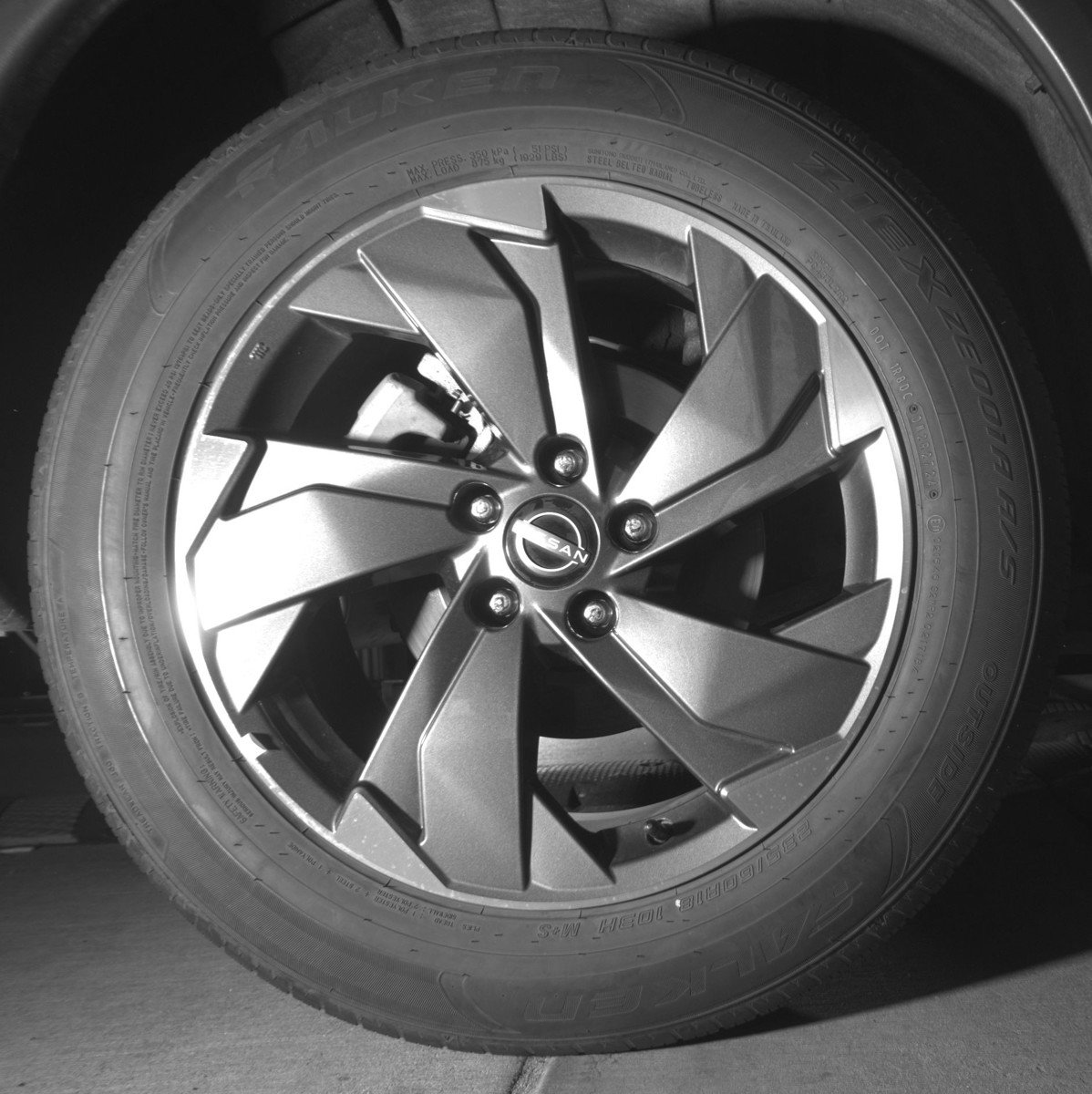 Used 2025 Nissan Rogue SV FWD image 15