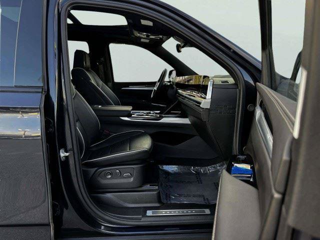 Used 2025 Cadillac Escalade ESV Sport w/ Touring Package AWD/4WD image 50