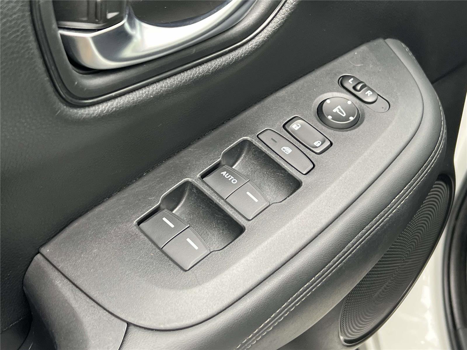 Used 2023 Honda HR-V LX image 19