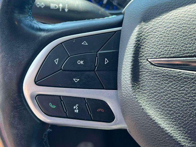 Used 2021 Chrysler Pacifica Touring-L w/ Uconnect Theater Family Group AWD/4WD image 23